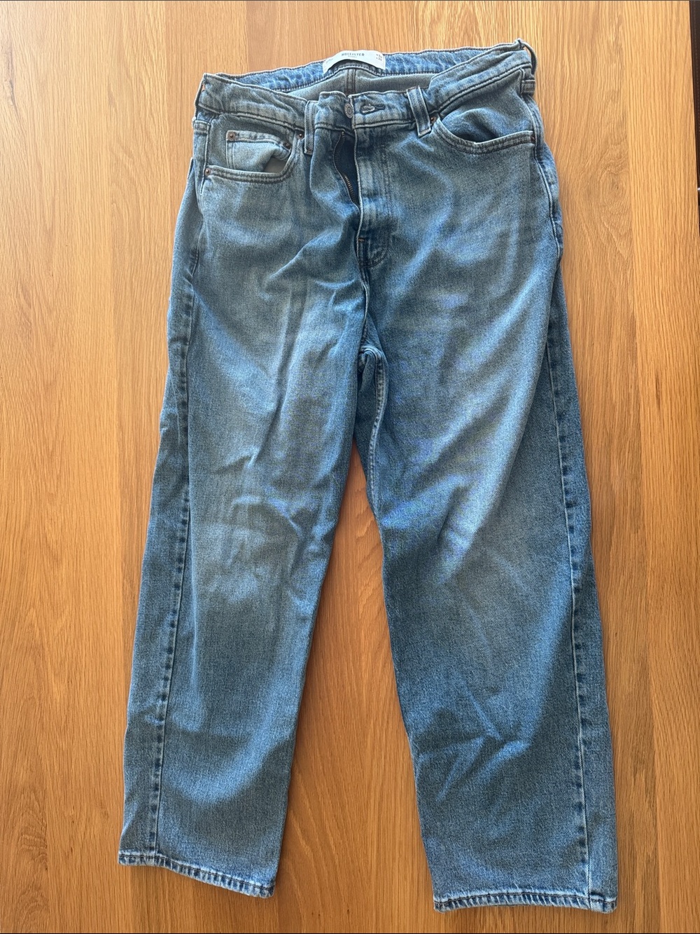 Hollister Relaxed Fit Men's Denim Jeans in Faded Blue